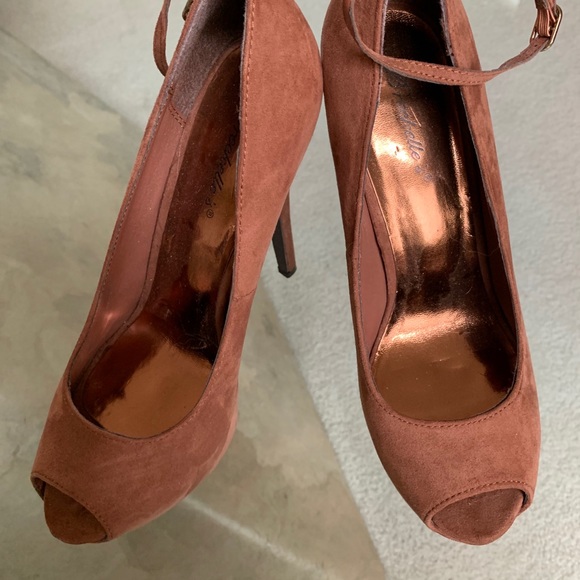 Breckelle’s High Heel Platform Peep Toe 👠 NEW - Picture 2 of 5